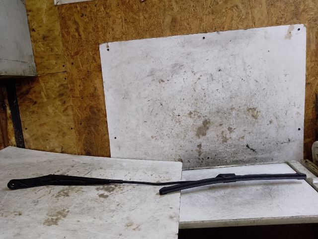 bontott VW GOLF VII Jobb első Ablaktörlő Kar