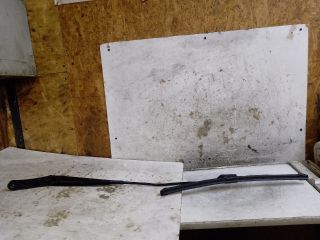 bontott VW GOLF VII Jobb első Ablaktörlő Kar