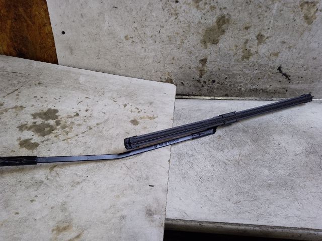 bontott VW GOLF VII Jobb első Ablaktörlő Kar