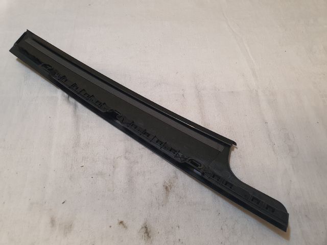 bontott VW GOLF VII Jobb első Ajtó Díszléc