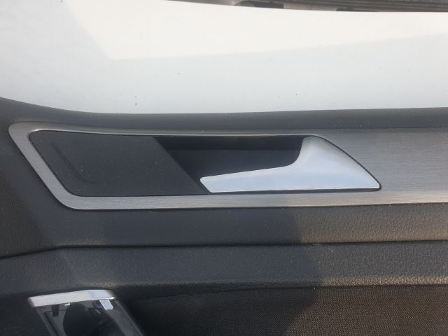 bontott VW GOLF VII Jobb első Ajtó Kárpit