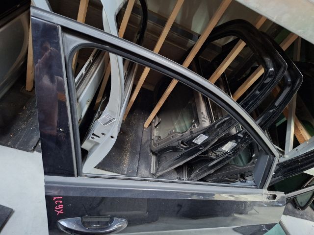 bontott VW GOLF VII Jobb első Ajtó (Részeivel)