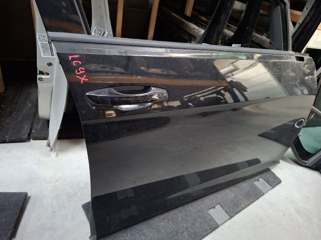 bontott VW GOLF VII Jobb első Ajtó (Részeivel)