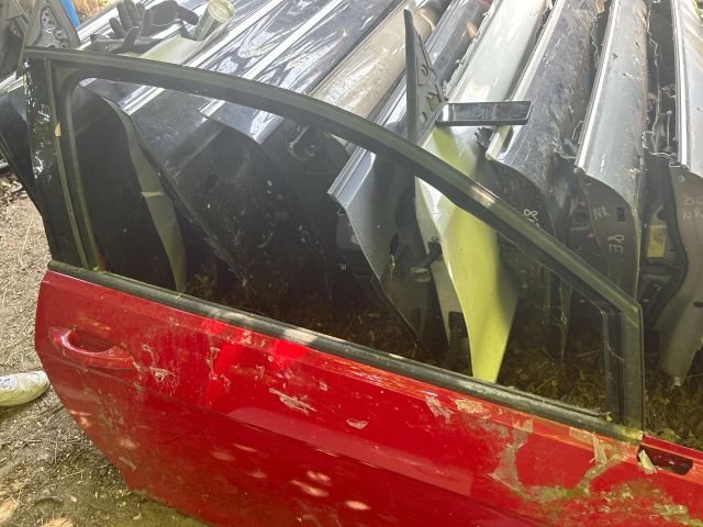 bontott VW GOLF VII Jobb első Ajtó (Üres lemez)