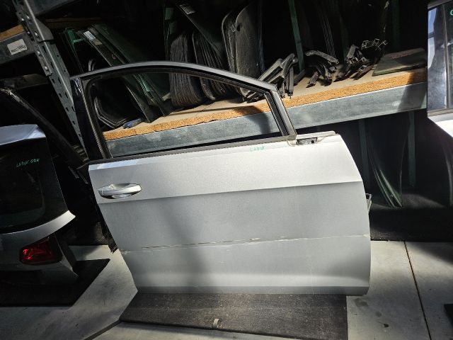 bontott VW GOLF VII Jobb első Ajtó (Üres lemez)