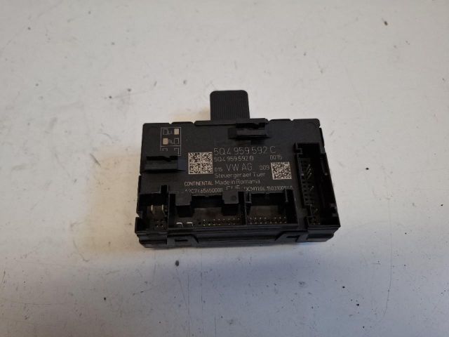 bontott VW GOLF VII Jobb első Ajtó Vezérlőegység