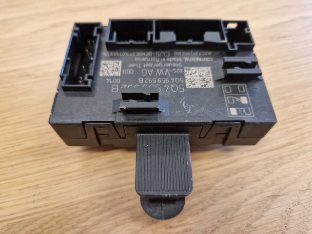 bontott VW GOLF VII Jobb első Ajtó Vezérlőegység