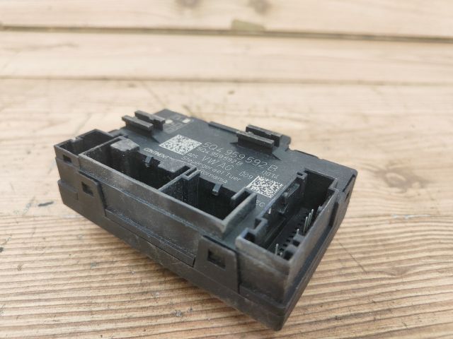 bontott VW GOLF VII Jobb első Ajtó Vezérlőegység