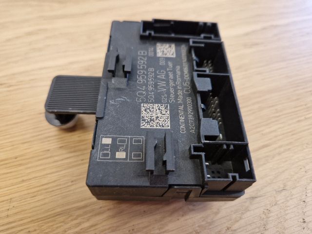 bontott VW GOLF VII Jobb első Ajtó Vezérlőegység