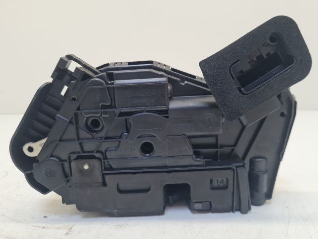 bontott VW GOLF VII Jobb első Ajtózár