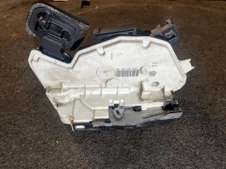 bontott VW GOLF VII Jobb első Ajtózár