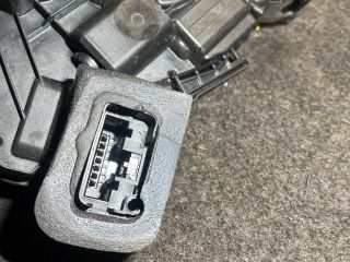 bontott VW GOLF VII Jobb első Ajtózár