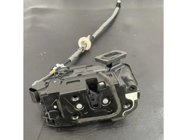 bontott VW GOLF VII Jobb első Ajtózár