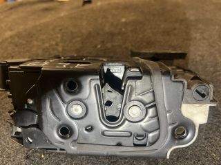 bontott VW GOLF VII Jobb első Ajtózár