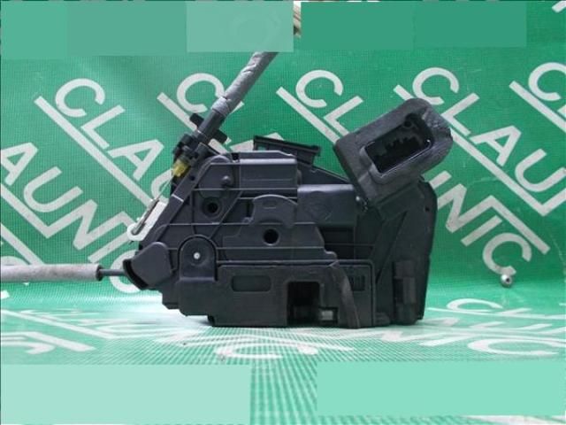 bontott VW GOLF VII Jobb első Ajtózár