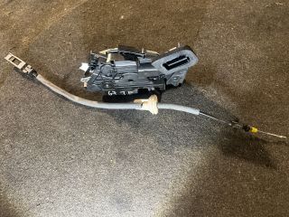 bontott VW GOLF VII Jobb első Ajtózár