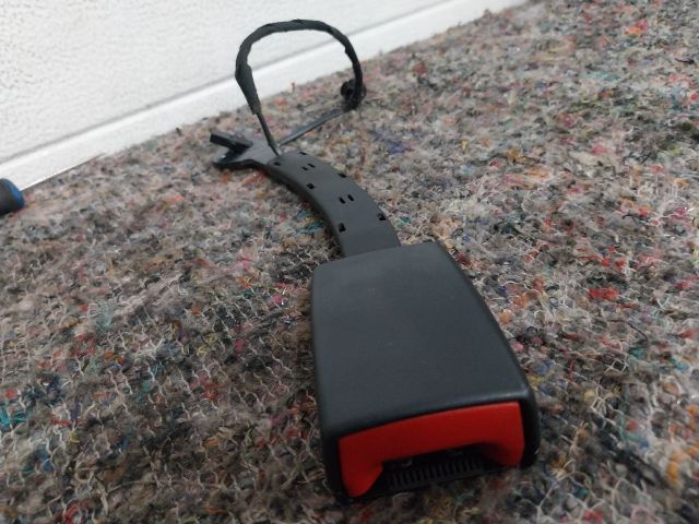 bontott VW GOLF VII Jobb első Biztonsági Öv Csat