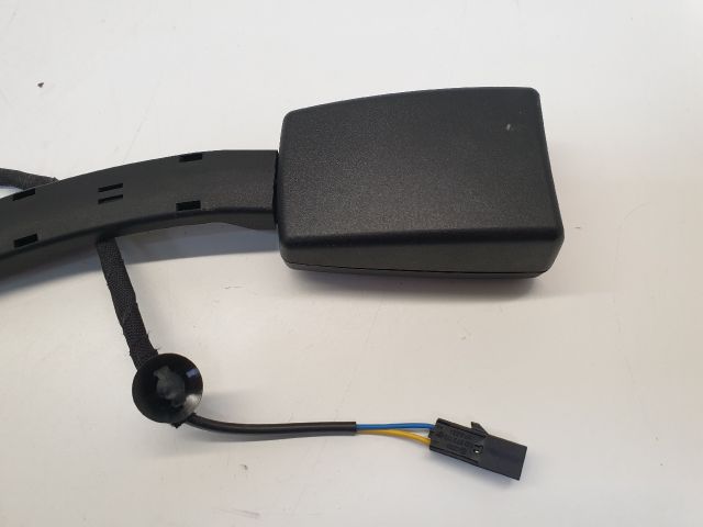 bontott VW GOLF VII Jobb első Biztonsági Öv Csat