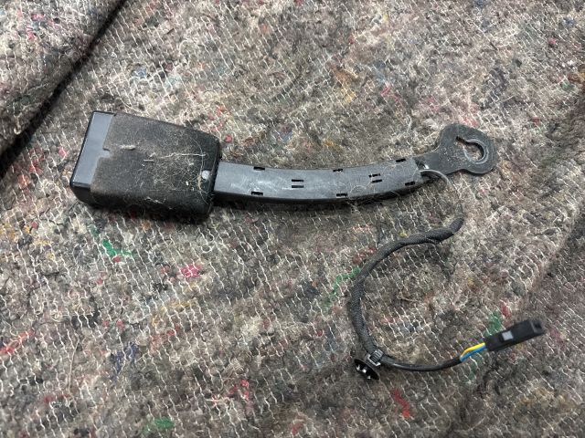 bontott VW GOLF VII Jobb első Biztonsági Öv Csat