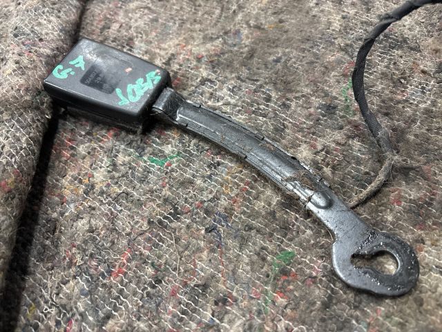 bontott VW GOLF VII Jobb első Biztonsági Öv Csat