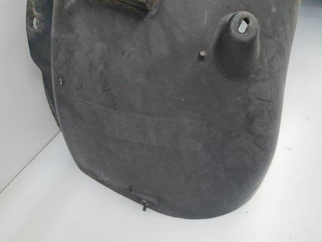 bontott VW GOLF VII Jobb első Dobbetét (Kerékjárati, Műanyag)