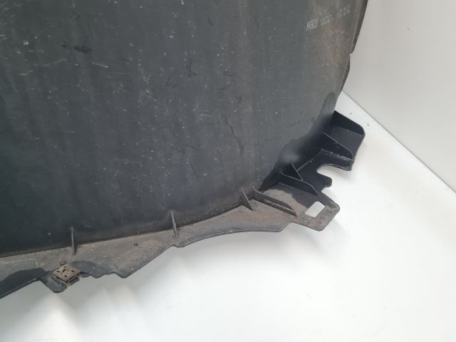 bontott VW GOLF VII Jobb első Dobbetét (Kerékjárati, Műanyag)