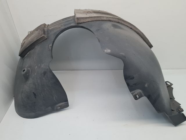 bontott VW GOLF VII Jobb első Dobbetét (Kerékjárati, Műanyag)