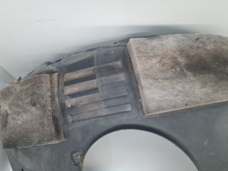 bontott VW GOLF VII Jobb első Dobbetét (Kerékjárati, Műanyag)