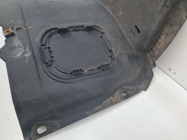 bontott VW GOLF VII Jobb első Első Dobbetét (Kerékjárati, Műanyag)