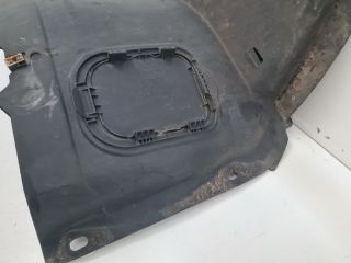 bontott VW GOLF VII Jobb első Első Dobbetét (Kerékjárati, Műanyag)