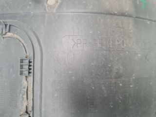 bontott VW GOLF VII Jobb első Első Dobbetét (Kerékjárati, Műanyag)