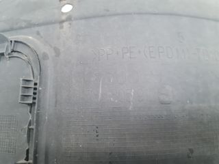 bontott VW GOLF VII Jobb első Első Dobbetét (Kerékjárati, Műanyag)