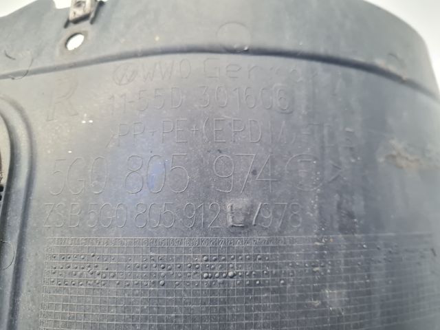 bontott VW GOLF VII Jobb első Első Dobbetét (Kerékjárati, Műanyag)