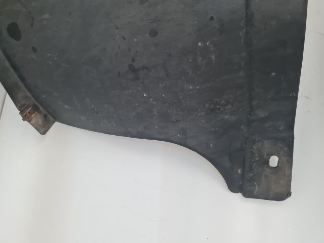 bontott VW GOLF VII Jobb első Első Dobbetét (Kerékjárati, Műanyag)