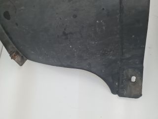 bontott VW GOLF VII Jobb első Első Dobbetét (Kerékjárati, Műanyag)