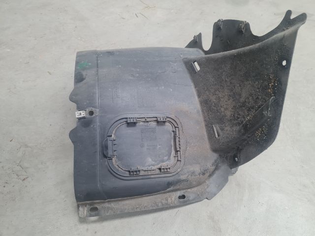 bontott VW GOLF VII Jobb első Első Dobbetét (Kerékjárati, Műanyag)