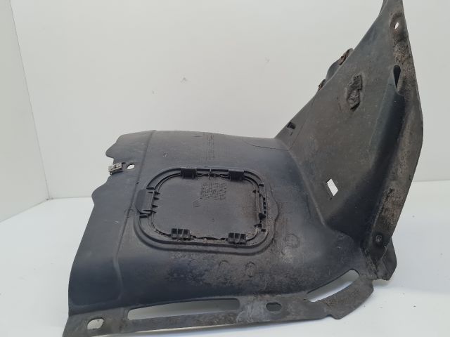 bontott VW GOLF VII Jobb első Első Dobbetét (Kerékjárati, Műanyag)