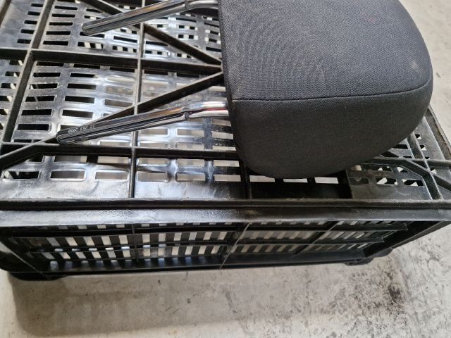 bontott VW GOLF VII Jobb első Fejtámla