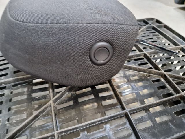 bontott VW GOLF VII Jobb első Fejtámla