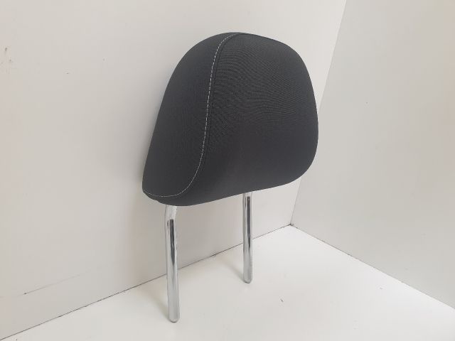 bontott VW GOLF VII Jobb első Fejtámla