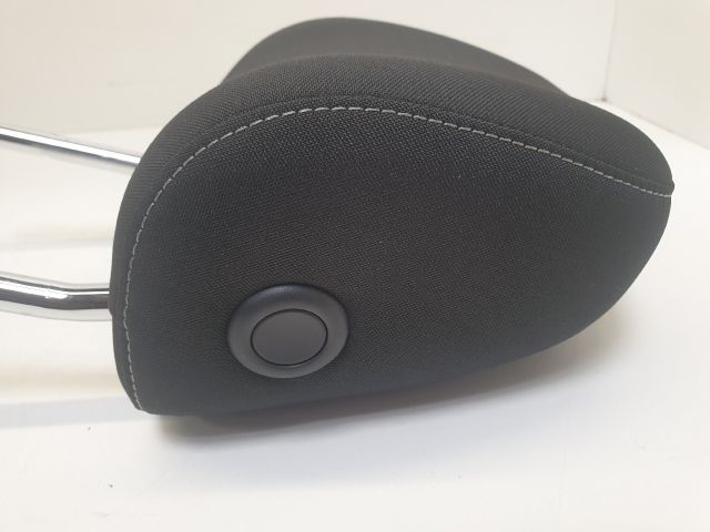 bontott VW GOLF VII Jobb első Fejtámla