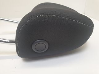 bontott VW GOLF VII Jobb első Fejtámla