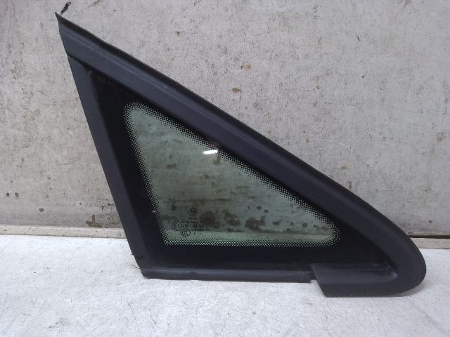 bontott VW GOLF VII Jobb első Fixüveg (Ajtóban)