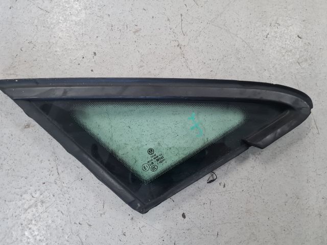 bontott VW GOLF VII Jobb első Fixüveg (Ajtóban)