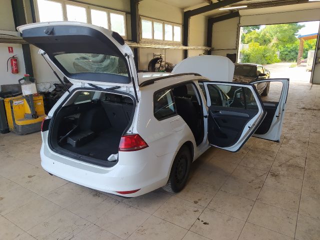 bontott VW GOLF VII Jobb első Gumikéder