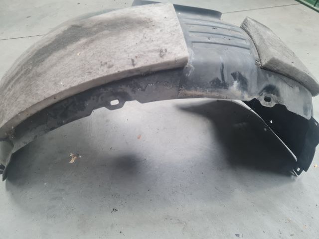 bontott VW GOLF VII Jobb első Hátsó Dobbetét (Kerékjárati, Műanyag)