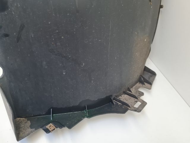 bontott VW GOLF VII Jobb első Hátsó Dobbetét (Kerékjárati, Műanyag)