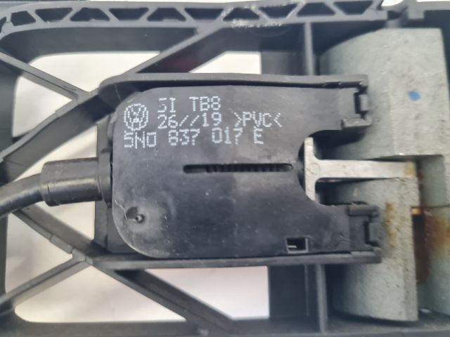 bontott VW GOLF VII Jobb első Kilincs Bowden