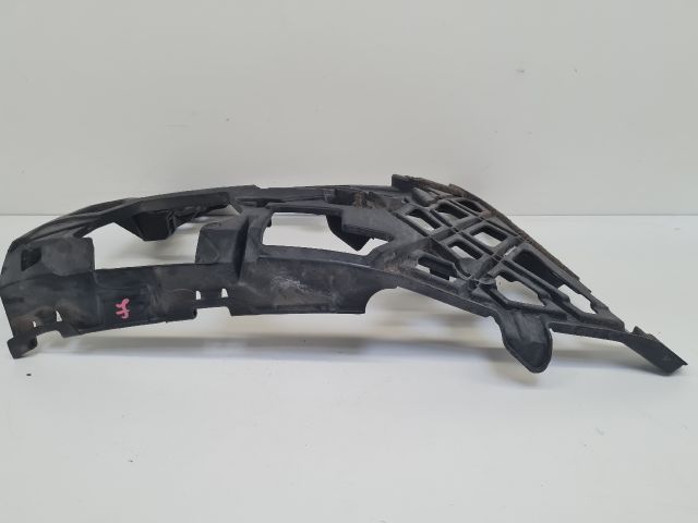 bontott VW GOLF VII Jobb első Lökhárító Tartó (Műanyag)