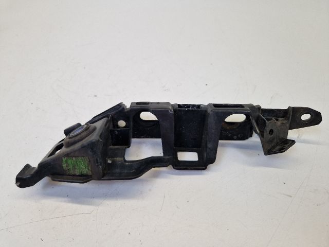 bontott VW GOLF VII Jobb első Lökhárító Tartó (Műanyag)